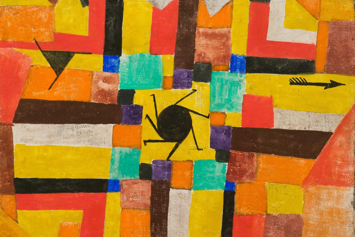 Paul Klee, Mit der rotierenden schwarzen Sonne und dem Pfeile, 1919, gouache et tempera sur toile de lin, 24,5 x 31,5 cm. Photographe : Alberto Ricci, Paris