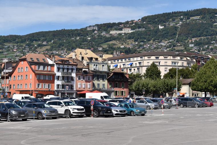 parking Place du Marché, voitures parquées